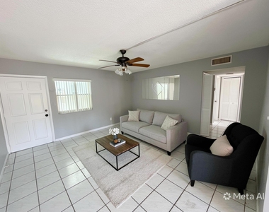 320 Sw 1st Street - Photo Thumbnail 3