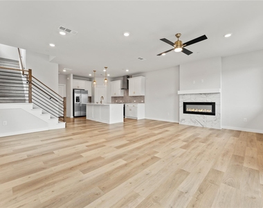 2616 La Cala Drive - Photo Thumbnail 2