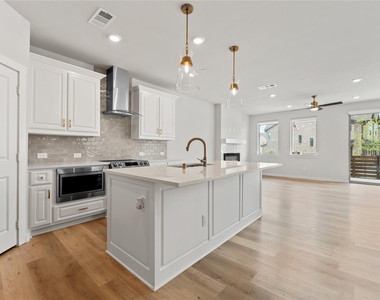 2616 La Cala Drive - Photo Thumbnail 11