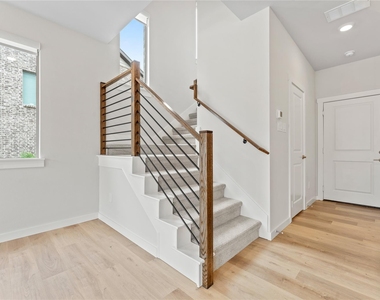 2616 La Cala Drive - Photo Thumbnail 13