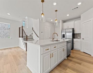 2616 La Cala Drive - Photo Thumbnail 7
