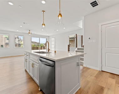 2616 La Cala Drive - Photo Thumbnail 9