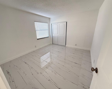 7400 Sw 11th Court - Photo Thumbnail 5