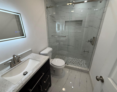 7400 Sw 11th Court - Photo Thumbnail 7