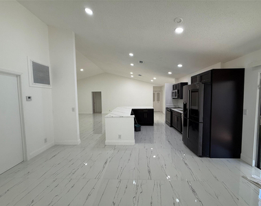 7400 Sw 11th Court - Photo Thumbnail 2