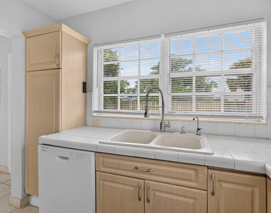410 Nw 52nd Court - Photo Thumbnail 13