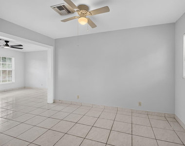 410 Nw 52nd Court - Photo Thumbnail 11
