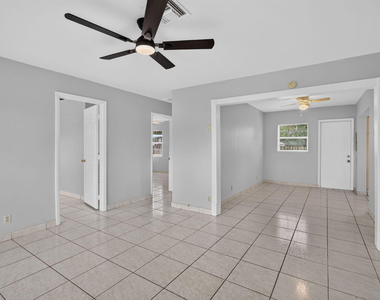 410 Nw 52nd Court - Photo Thumbnail 5