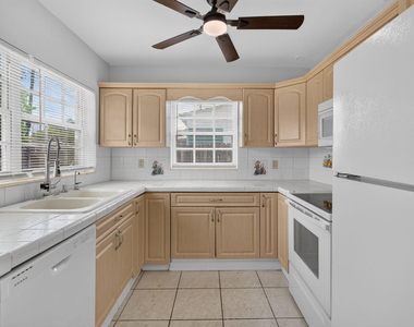 410 Nw 52nd Court - Photo Thumbnail 12