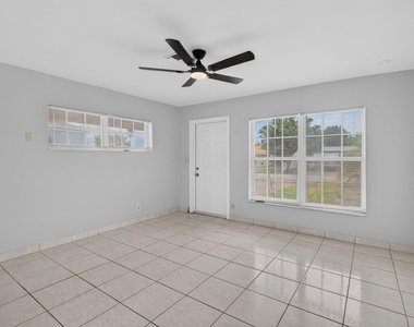 410 Nw 52nd Court - Photo Thumbnail 7