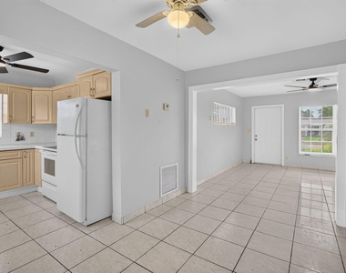 410 Nw 52nd Court - Photo Thumbnail 10