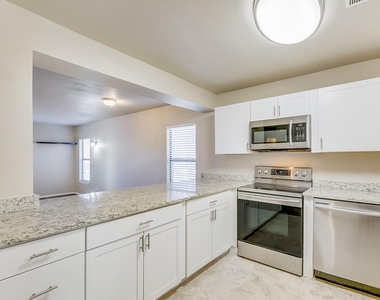 157 Harborr Drive - Photo Thumbnail 11