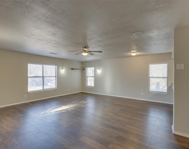 157 Harborr Drive - Photo Thumbnail 7