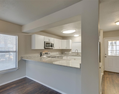 157 Harborr Drive - Photo Thumbnail 10