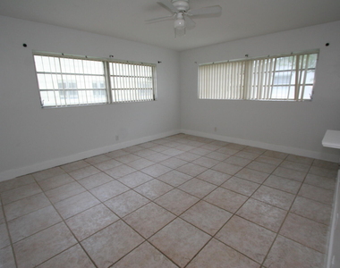 1040 Crystal Lake Drive - Photo Thumbnail 14
