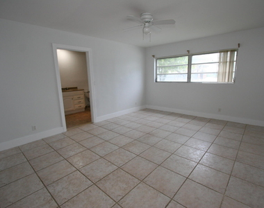 1040 Crystal Lake Drive - Photo Thumbnail 10