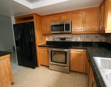 1040 Crystal Lake Drive - Photo Thumbnail 9