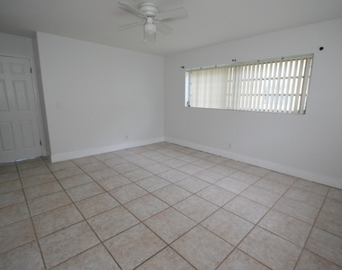 1040 Crystal Lake Drive - Photo Thumbnail 15