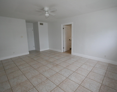 1040 Crystal Lake Drive - Photo Thumbnail 11
