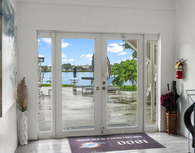 1040 Crystal Lake Drive - Photo Thumbnail 17