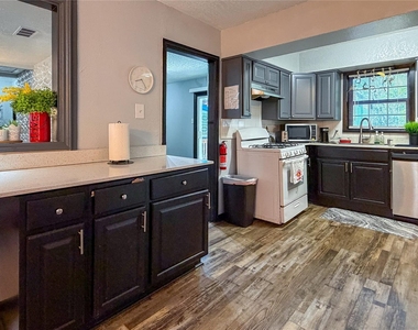 1805 El Paso Street - Photo Thumbnail 11