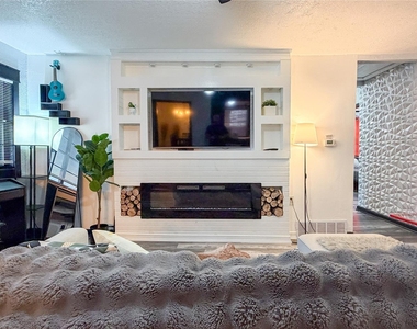 1805 El Paso Street - Photo Thumbnail 5
