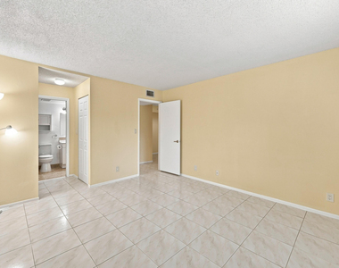 2753 S Oakland Forest Drive - Photo Thumbnail 18