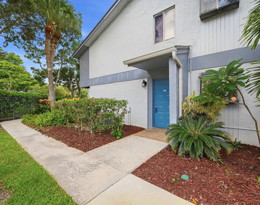 2753 S Oakland Forest Drive - Photo Thumbnail 4