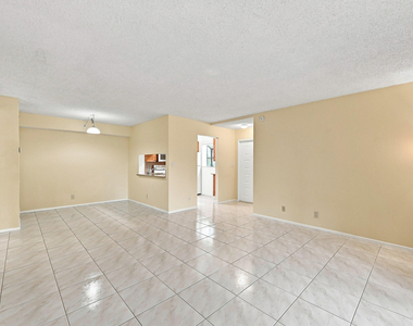 2753 S Oakland Forest Drive - Photo Thumbnail 7