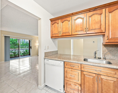 2753 S Oakland Forest Drive - Photo Thumbnail 14
