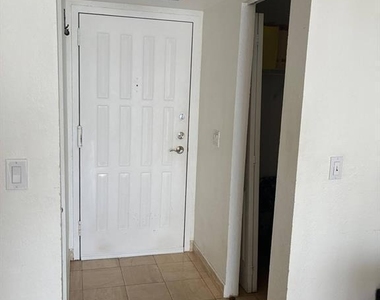 400 Leslie Drive - Photo Thumbnail 11
