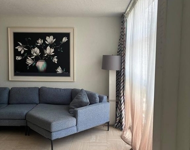 400 Leslie Drive - Photo Thumbnail 15