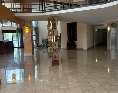 400 Leslie Drive - Photo Thumbnail 9