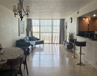 400 Leslie Drive - Photo Thumbnail 13