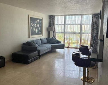 400 Leslie Drive - Photo Thumbnail 12