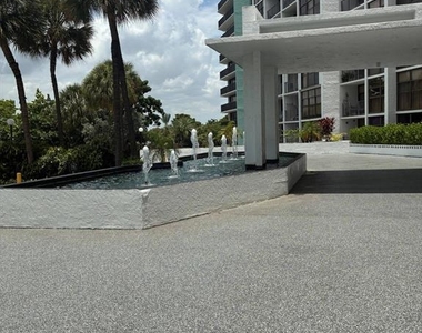 400 Leslie Drive - Photo Thumbnail 3