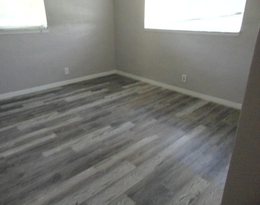 71 Ne 56th Court - Photo Thumbnail 5
