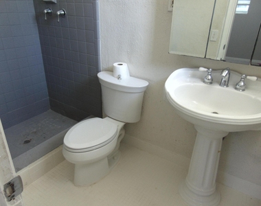 71 Ne 56th Court - Photo Thumbnail 7