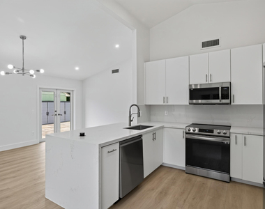 1271 Sw 85th Terrace - Photo Thumbnail 8