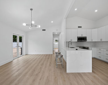 1271 Sw 85th Terrace - Photo Thumbnail 3