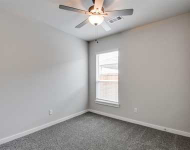705 Blackland Drive - Photo Thumbnail 7