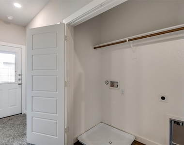 705 Blackland Drive - Photo Thumbnail 8