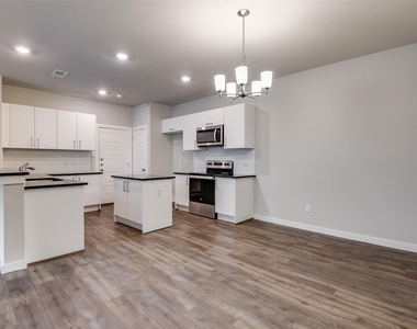 705 Blackland Drive - Photo Thumbnail 15