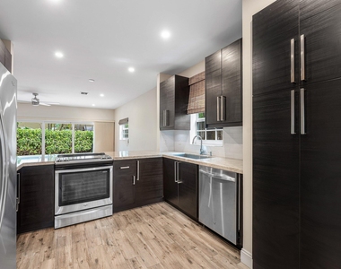 620 Ne 9th Avenue - Photo Thumbnail 2