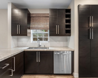 620 Ne 9th Avenue - Photo Thumbnail 3