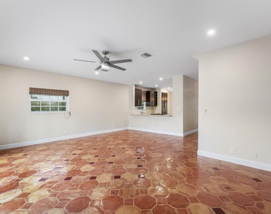 620 Ne 9th Avenue - Photo Thumbnail 8