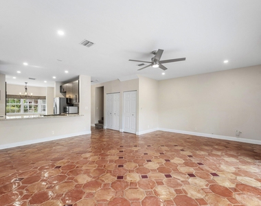 620 Ne 9th Avenue - Photo Thumbnail 5