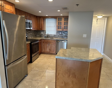 3001 W Rolling Hills Circle - Photo Thumbnail 1
