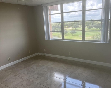 3001 W Rolling Hills Circle - Photo Thumbnail 4