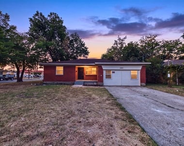 6405 Seco Boulevard - Photo Thumbnail 1